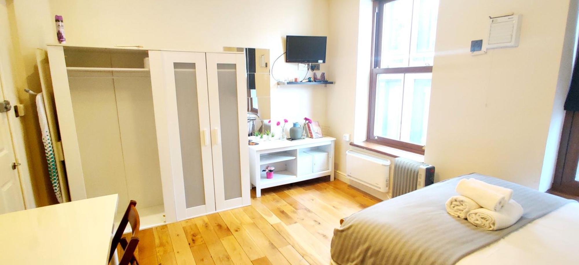 White'S Row Resident Apartment London Room photo